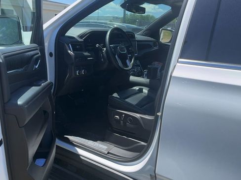 Used 2024 GMC Yukon XL Denali AWD/4WD image 14