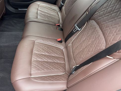 Used 2022 BMW 750i xDrive w/ Luxury Rear Seating Package image 40