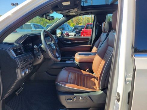 Used 2024 GMC Yukon XL Denali Ultimate image 12