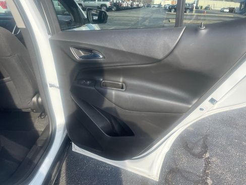 Used 2018 Chevrolet Equinox LT image 16