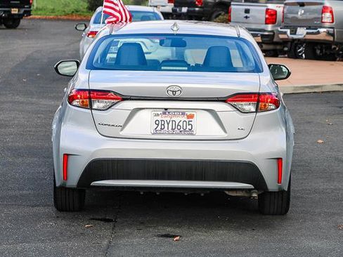 Used 2020 Toyota Corolla LE w/ LE Premium Package image 3