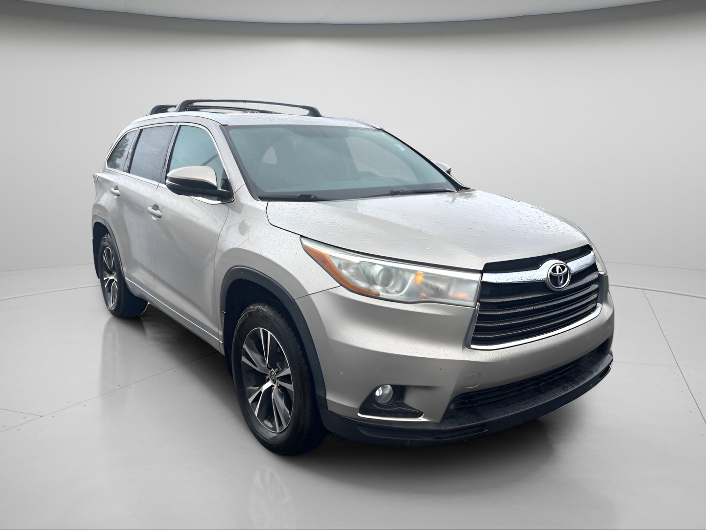 Used 2016 Toyota Highlander XLE AWD/4WD image 2