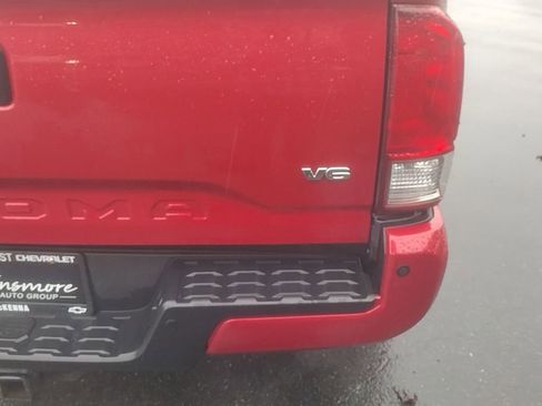 Used 2016 Toyota Tacoma TRD Off-Road w/ Premium & Technology Package image 28