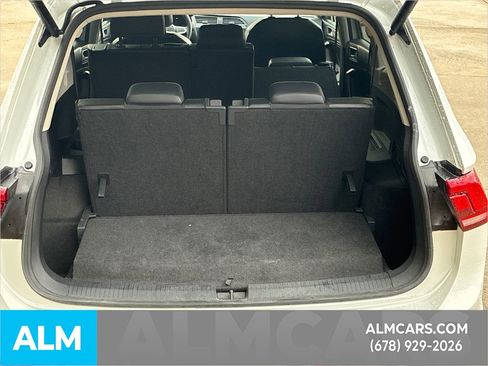 Used 2024 Volkswagen Tiguan SE image 8