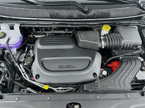 New 2026 Chrysler Pacifica Limited image 18