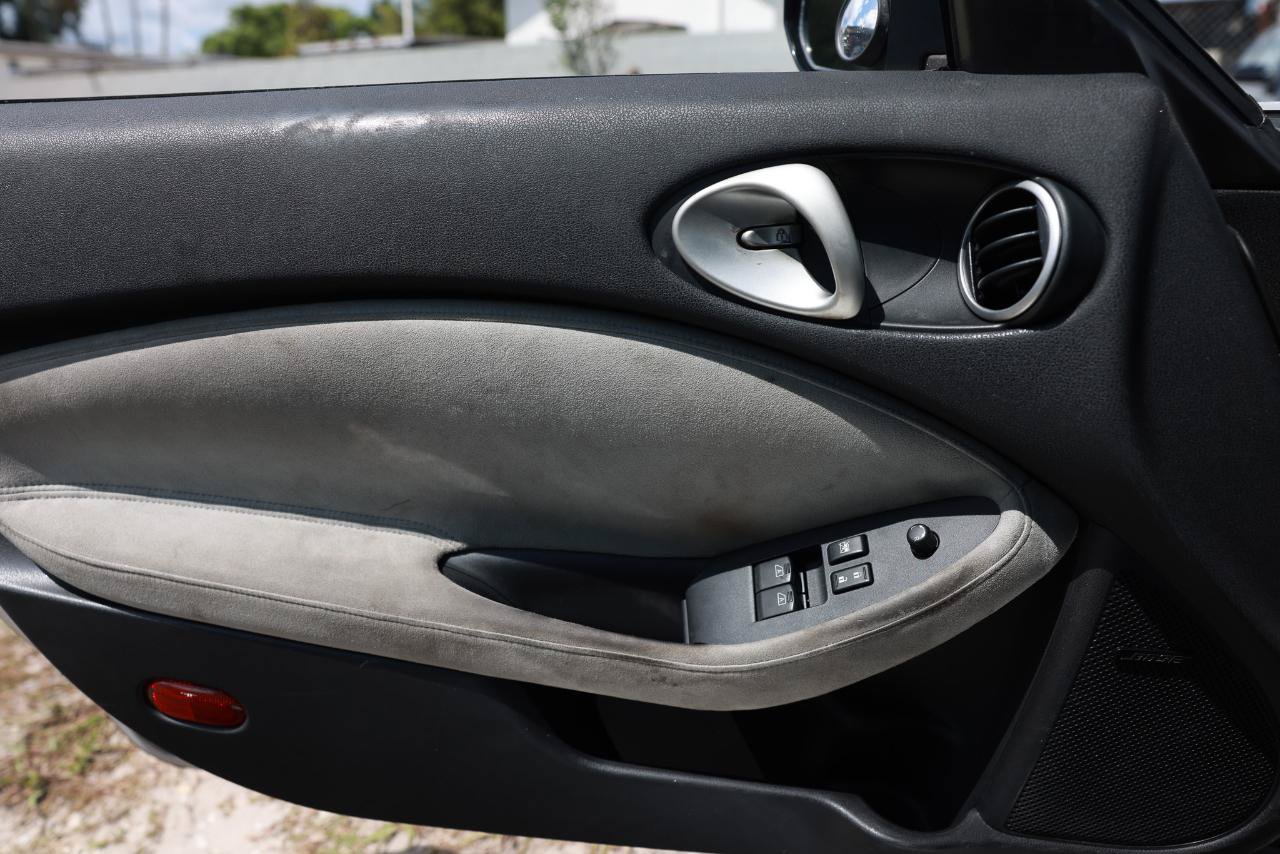 Used 2009 Nissan 370Z Touring RWD image 37