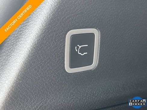 Used 2025 Chrysler Pacifica Select w/ Uconnect Theater Family Group FWD image 51