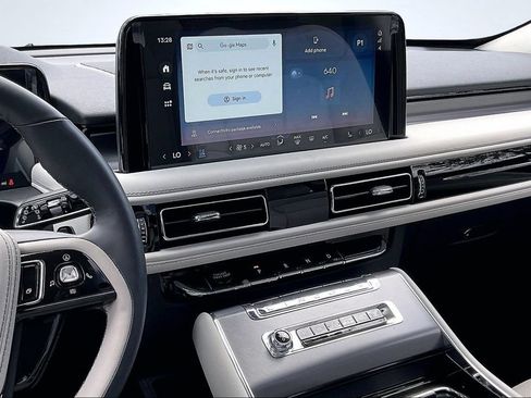 Used 2026 Lincoln Aviator AWD w/ Jet Appearance Package image 11
