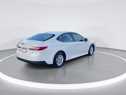 Used 2025 Toyota Camry LE image 8