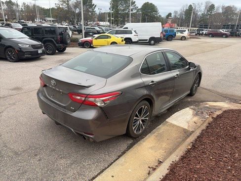 Used 2018 Toyota Camry SE image 5