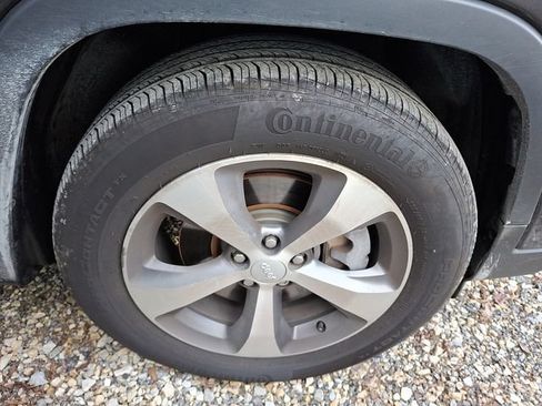 Used 2020 Jeep Cherokee Limited AWD/4WD image 7