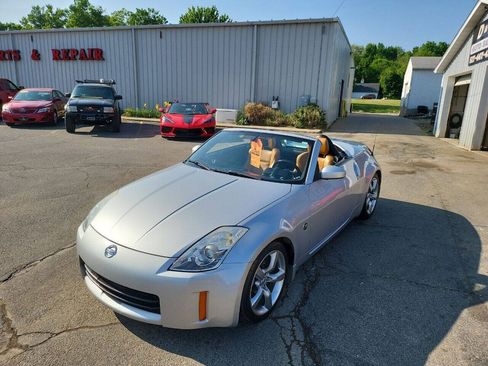 Used 2006 Nissan 350Z Enthusiast w/ (S02) Side Air Bags Pkg RWD image 13