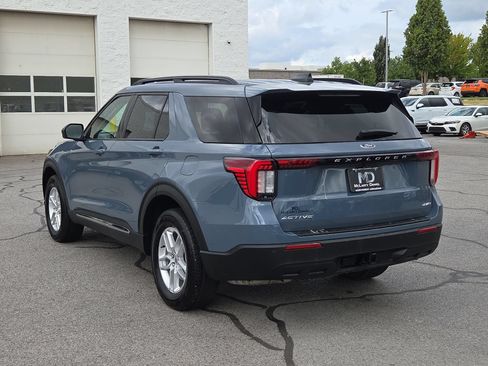 Used 2025 Ford Explorer Active AWD/4WD image 13