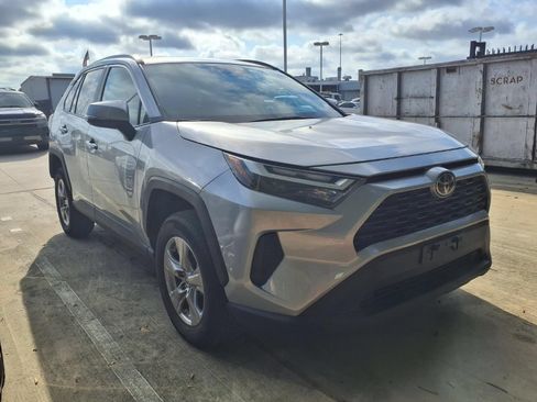 Used 2025 Toyota RAV4 XLE FWD image 1