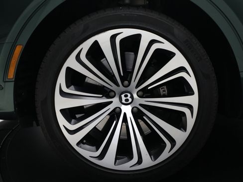 Certified 2021 Bentley Bentayga AWD/4WD image 14