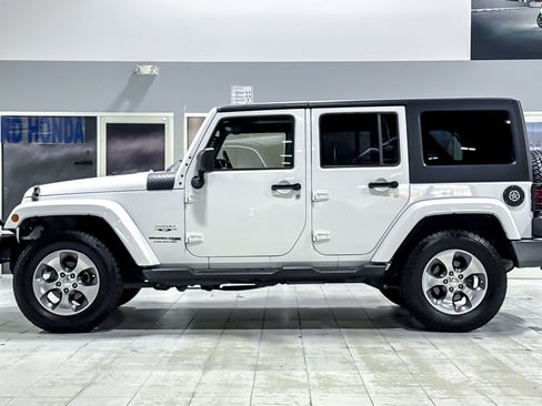 Used 2018 Jeep Wrangler Unlimited Sahara AWD/4WD image 2