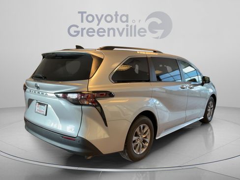Certified 2025 Toyota Sienna XLE FWD image 6