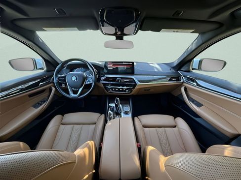 Used 2023 BMW 530i xDrive w/ Premium Package image 28