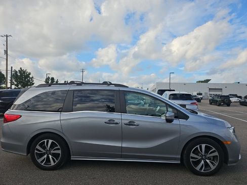 Used 2021 Honda Odyssey Touring image 2