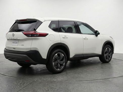 Used 2025 Nissan Rogue SV image 9