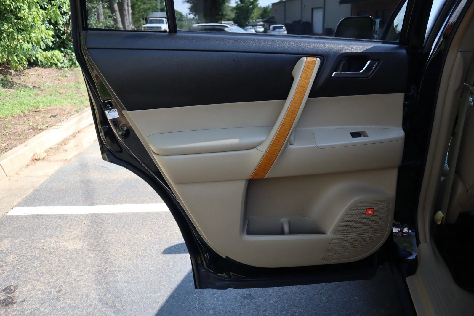 Used 2010 Toyota Highlander Limited AWD/4WD image 10