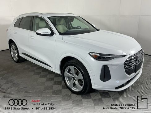 Used 2025 Audi Q5 Premium Plus w/ Premium Plus AWD/4WD image 1