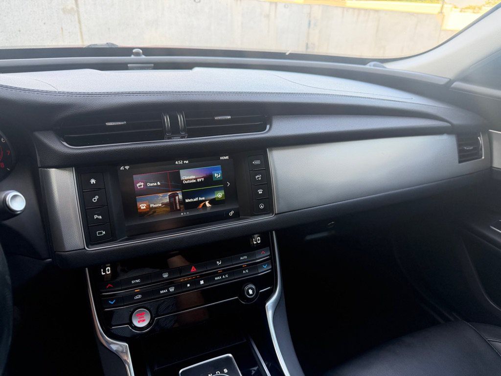 Used 2017 Jaguar XF Premium RWD image 14