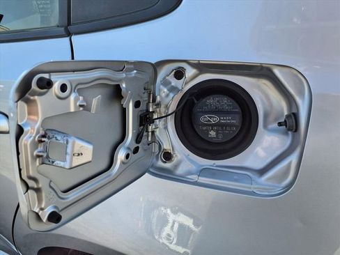 Used 2022 Toyota Corolla LE image 89