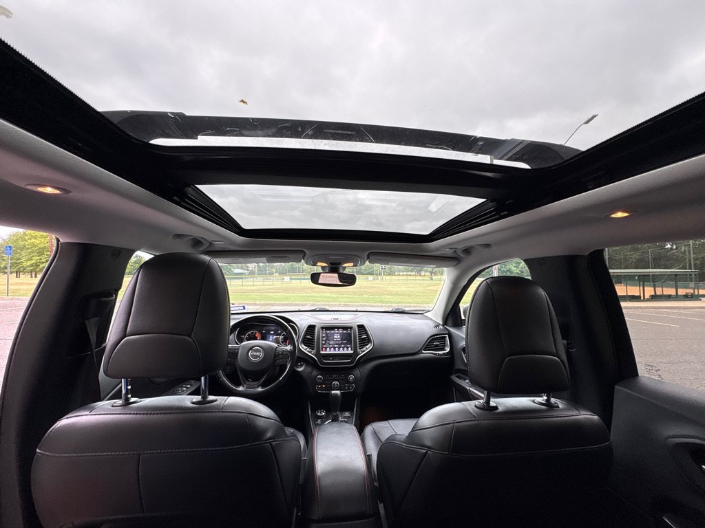 Used 2020 Jeep Cherokee Trailhawk AWD/4WD image 13