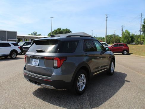 Used 2025 Ford Explorer Active w/ Active Comfort Package RWD image 7