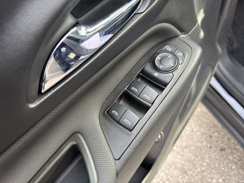 Used 2023 Chevrolet Equinox RS image 17