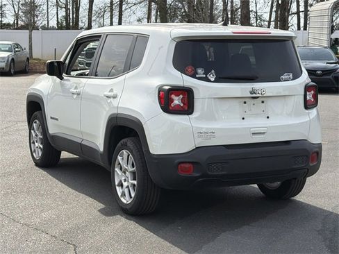 Used 2023 Jeep Renegade Latitude image 4