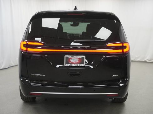 New 2027 Chrysler Pacifica Select AWD/4WD image 10