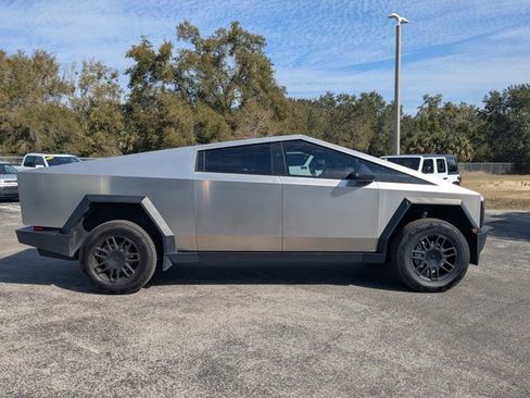 Used 2024 Tesla Cybertruck AWD Crew Cab image 4