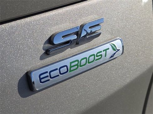 Certified 2018 Ford Escape SE w/ SE Sync 3 Package image 4