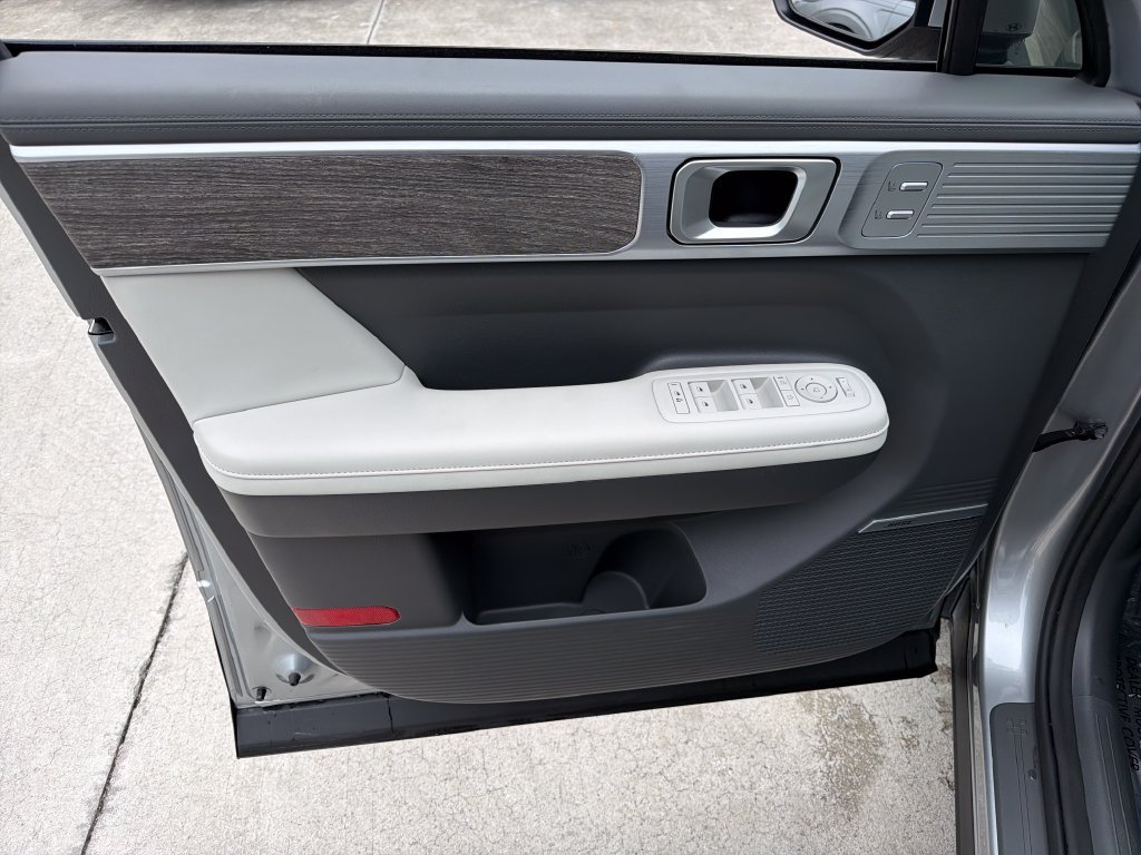 Used 2024 Hyundai Santa Fe Limited FWD image 17