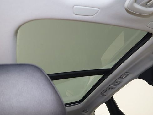 Used 2022 Volvo XC60 B5 Momentum image 10