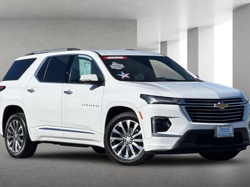 Used 2023 Chevrolet Traverse Premier FWD image 2