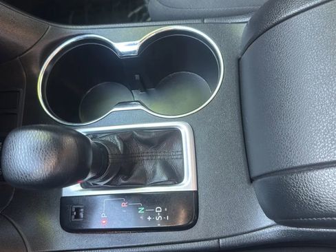 Used 2019 Toyota Highlander LE FWD image 11
