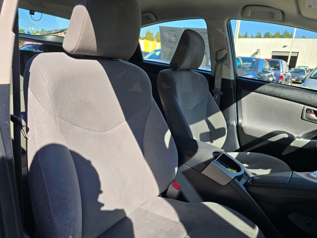 Used 2014 Toyota Prius Three FWD image 11