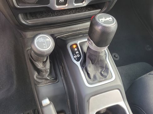 Used 2020 Jeep Wrangler Sport image 21