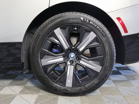 Used 2023 BMW iX xDrive50 w/ Sport Package AWD/4WD image 16