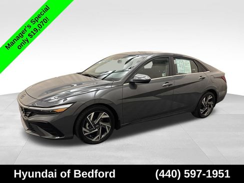 Used 2024 Hyundai Elantra SEL w/ Convenience Package FWD image 9
