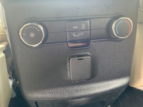 Used 2017 Ford Explorer XLT w/ Equipment Group 201A FWD image 19