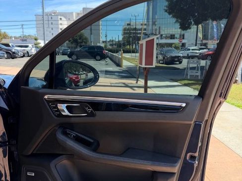 Used 2015 Porsche Macan S image 38