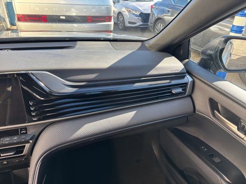 Used 2025 Toyota Camry SE image 37