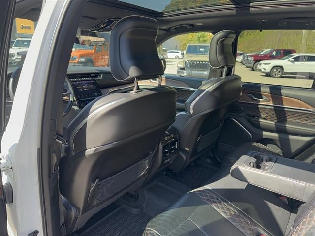 Used 2023 Jeep Grand Cherokee Summit w/ Luxury Tech Group V AWD/4WD image 29