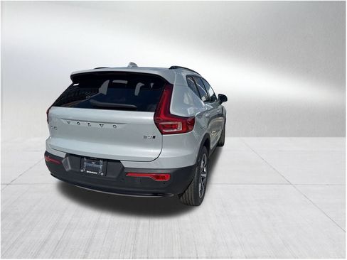 New 2026 Volvo XC40 B5 Plus w/ Protection Package Premier image 4