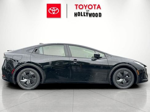 New 2026 Toyota Prius Plug-In Hybrid FWD image 3