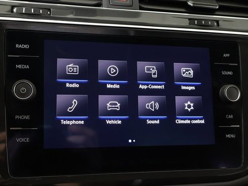 Used 2019 Volkswagen Tiguan SE AWD/4WD image 43